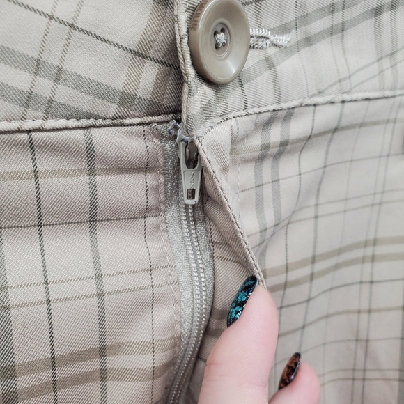 Under Armour flat front tan quick dry plaid athletic shorts men's size 38 - Picture 3 of 6